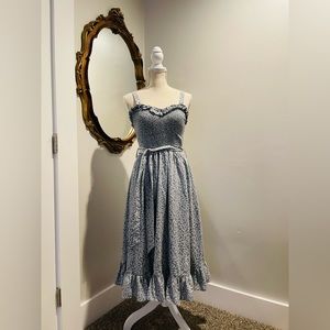 Indikah Heart Shaped Sleeveless Midi Dress